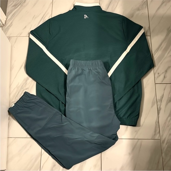 Men’s Lacoste Tracksuit - Picture 7 of 7